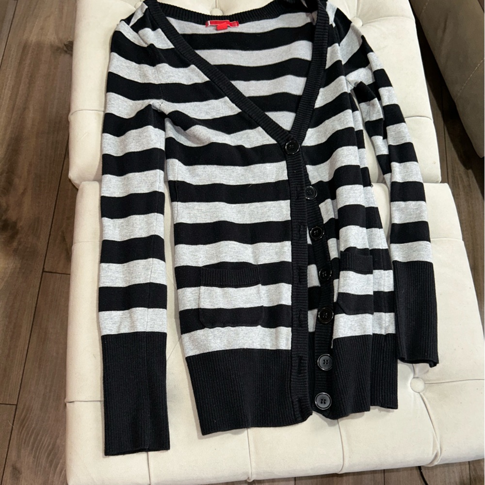 The clothing is in good condition no longer have interest for it.